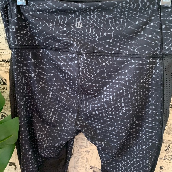 Lululemon Var-City Crop Samba Snake Battleship 6 - Picture 7 of 12